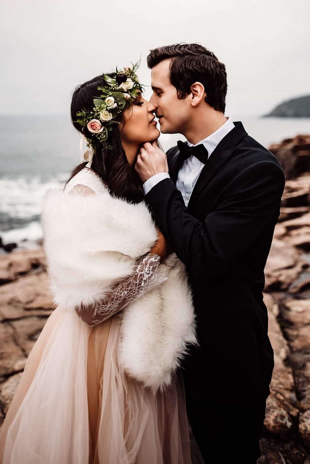 wedding couple kissing on acadia cliffs