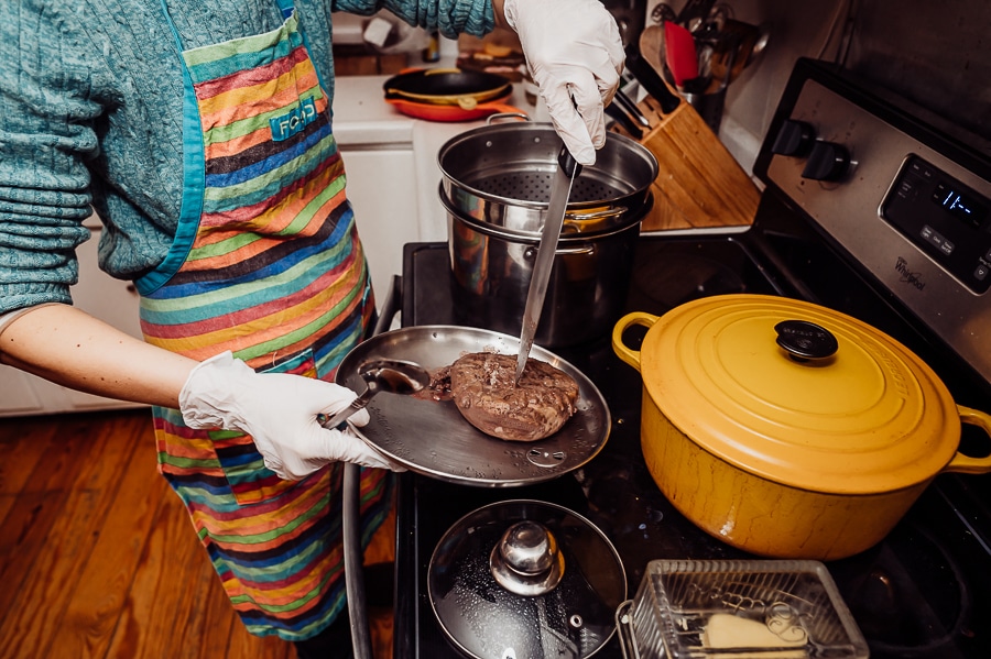 Taking steamed placenta out of pot