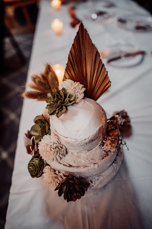 Rustic Wedding cake with wooden flowers